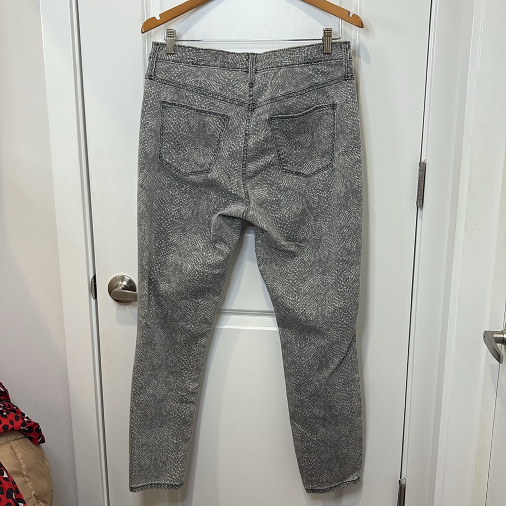 Universal Thread Gray Patterned Jeans - Picture 5 of 5